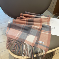 🆕 Burberry · 巴宝莉围巾❗️好看的要疯掉了,太有型太有魅力了❗️❗️非常斯文时尚的秋冬单品!真的很喜欢,非 🆕 Burberry · 巴宝莉围巾❗️好看的要疯掉了,太有型太有魅力了❗️❗️非常斯文时尚的秋冬单品!真的很喜欢,非
