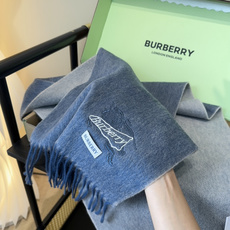 🆕 Burberry · 巴宝莉围巾❗️好看的要疯掉了,太有型太有魅力了❗️❗️非常斯文时尚的秋冬单品!真的很喜欢,非 🆕 Burberry · 巴宝莉围巾❗️好看的要疯掉了,太有型太有魅力了❗️❗️非常斯文时尚的秋冬单品!真的很喜欢,非
