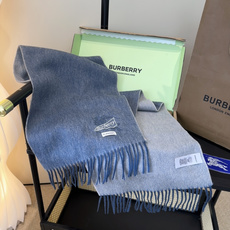 🆕 Burberry · 巴宝莉围巾❗️好看的要疯掉了,太有型太有魅力了❗️❗️非常斯文时尚的秋冬单品!真的很喜欢,非 🆕 Burberry · 巴宝莉围巾❗️好看的要疯掉了,太有型太有魅力了❗️❗️非常斯文时尚的秋冬单品!真的很喜欢,非