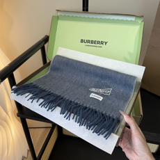 🆕 Burberry · 巴宝莉围巾❗️好看的要疯掉了,太有型太有魅力了❗️❗️非常斯文时尚的秋冬单品!真的很喜欢,非 🆕 Burberry · 巴宝莉围巾❗️好看的要疯掉了,太有型太有魅力了❗️❗️非常斯文时尚的秋冬单品!真的很喜欢,非