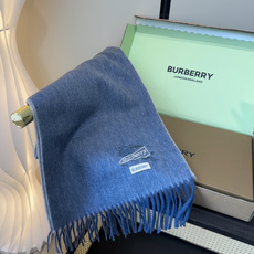 🆕 Burberry · 巴宝莉围巾❗️好看的要疯掉了,太有型太有魅力了❗️❗️非常斯文时尚的秋冬单品!真的很喜欢,非 🆕 Burberry · 巴宝莉围巾❗️好看的要疯掉了,太有型太有魅力了❗️❗️非常斯文时尚的秋冬单品!真的很喜欢,非