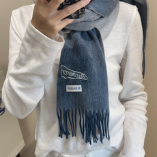 🆕 Burberry · 巴宝莉围巾❗️好看的要疯掉了,太有型太有魅力了❗️❗️非常斯文时尚的秋冬单品!真的很喜欢,非 🆕 Burberry · 巴宝莉围巾❗️好看的要疯掉了,太有型太有魅力了❗️❗️非常斯文时尚的秋冬单品!真的很喜欢,非