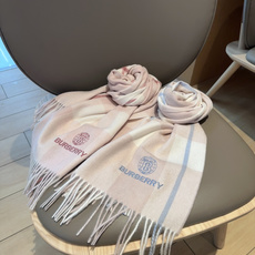 🆕 Burberry · 巴宝莉格子围巾❗️好看的要疯掉了,太有型太有魅力了❗️❗️非常斯文时尚的秋冬单品!真的很喜欢 🆕 Burberry · 巴宝莉格子围巾❗️好看的要疯掉了,太有型太有魅力了❗️❗️非常斯文时尚的秋冬单品!真的很喜欢
