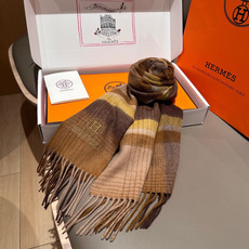 🆕 上新!2025年Hermes · 爱马仕,大H难得一见的温柔配色,低调又不失优雅❗️】一条围巾两种风格搭配,高级舒 🆕 上新!2025年Hermes · 爱马仕,大H难得一见的温柔配色,低调又不失优雅❗️】一条围巾两种风格搭配,高级舒
