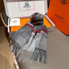 🆕 上新!2025年Hermes · 爱马仕,大H难得一见的温柔配色,低调又不失优雅❗️】一条围巾两种风格搭配,高级舒 🆕 上新!2025年Hermes · 爱马仕,大H难得一见的温柔配色,低调又不失优雅❗️】一条围巾两种风格搭配,高级舒