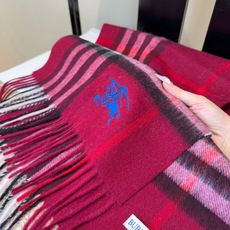 🆕 Burberry · 巴宝莉围巾❗️好看的要疯掉了,太有型太有魅力了❗️❗️非常斯文时尚的秋冬单品!真的很喜欢,非 🆕 Burberry · 巴宝莉围巾❗️好看的要疯掉了,太有型太有魅力了❗️❗️非常斯文时尚的秋冬单品!真的很喜欢,非