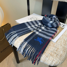 🆕 Burberry · 巴宝莉围巾❗️好看的要疯掉了,太有型太有魅力了❗️❗️非常斯文时尚的秋冬单品!真的很喜欢,非 🆕 Burberry · 巴宝莉围巾❗️好看的要疯掉了,太有型太有魅力了❗️❗️非常斯文时尚的秋冬单品!真的很喜欢,非