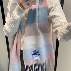 🆕 Burberry · 巴宝莉围巾❗️好看的要疯掉了,太有型太有魅力了❗️❗️非常斯文时尚的秋冬单品!真的很喜欢,非 🆕 Burberry · 巴宝莉围巾❗️好看的要疯掉了,太有型太有魅力了❗️❗️非常斯文时尚的秋冬单品!真的很喜欢,非