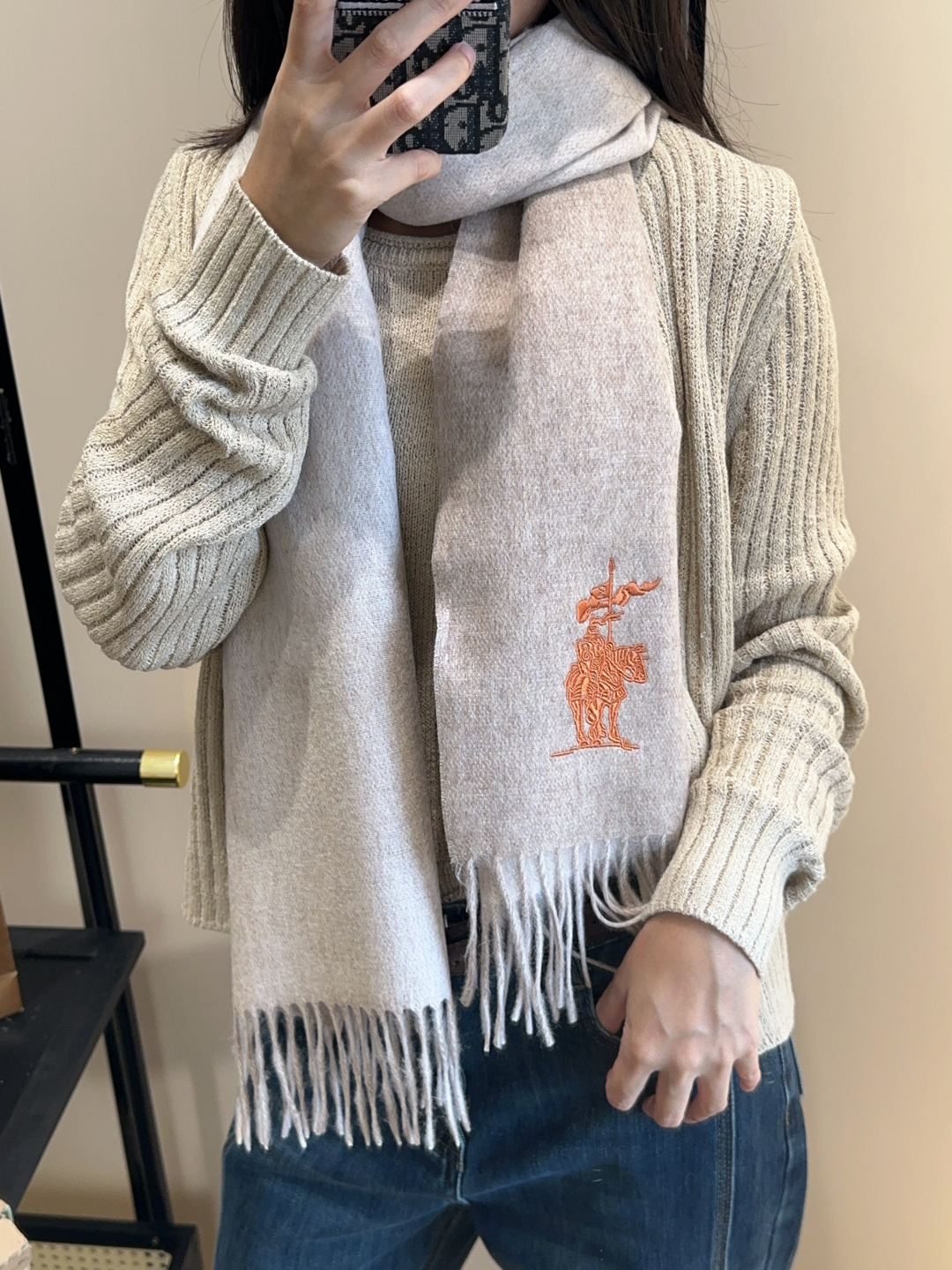 🆕  【▪️ 惊艳！披着围着都美的~让人过目不忘！！】巴宝莉这款出来的效果真的，一秒美晕！！太有设计感了，太美了太美了！