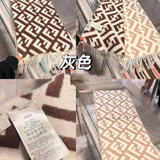🆕 Fendi老花渐变双面羊绒围巾,柔软细腻的双面风格,FF经典提花渐变;柔软的羊毛和羊绒材质。来自Stefano 🆕 🆕 Fendi老花渐变双面羊绒围巾,柔软细腻的双面风格,FF经典提花渐变;柔软的羊毛和羊绒材质。来自Stefano 🆕