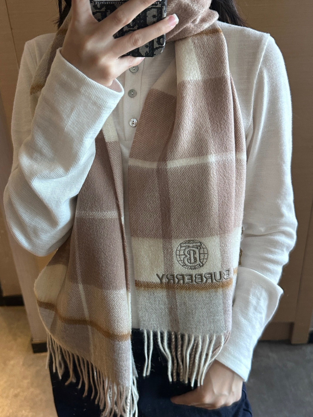 🆕  Burberry · 巴宝莉围巾❗️好看的要疯掉了，太有型太有魅力了❗️❗️非常斯文时尚的秋冬单品！真的很喜欢，非