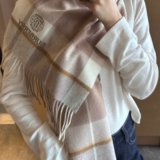 🆕 Burberry · 巴宝莉围巾❗️好看的要疯掉了,太有型太有魅力了❗️❗️非常斯文时尚的秋冬单品!真的很喜欢,非 🆕 Burberry · 巴宝莉围巾❗️好看的要疯掉了,太有型太有魅力了❗️❗️非常斯文时尚的秋冬单品!真的很喜欢,非