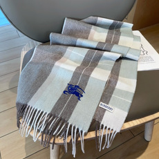 🆕 Burberry · 巴宝莉格子围巾❗️好看的要疯掉了,太有型太有魅力了❗️❗️非常斯文时尚的秋冬单品!真的很喜欢 🆕 Burberry · 巴宝莉格子围巾❗️好看的要疯掉了,太有型太有魅力了❗️❗️非常斯文时尚的秋冬单品!真的很喜欢