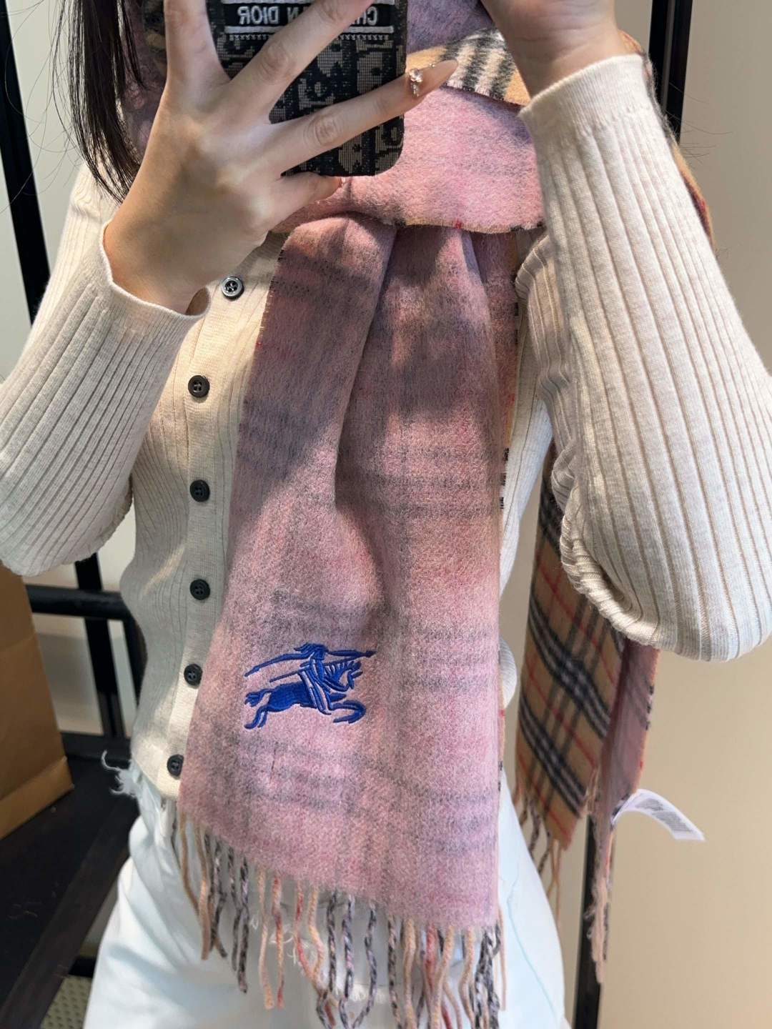 🆕  Burberry · 巴宝莉格子围巾❗️好看的要疯掉了，太有型太有魅力了❗️❗️非常斯文时尚的秋冬单品！真的很喜欢