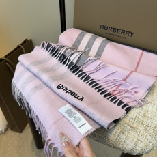 🆕 Burberry双面羊绒围巾!走量款,性超高!非常有格调的设计!180*30cm,羊绒混羊毛!是高雅艺术的魅力体现 🆕 Burberry双面羊绒围巾!走量款,性超高!非常有格调的设计!180*30cm,羊绒混羊毛!是高雅艺术的魅力体现
