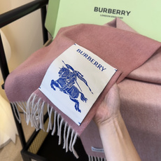 🆕 Burberry · 巴宝莉围巾❗️好看的要疯掉了,太有型太有魅力了❗️❗️非常斯文时尚的秋冬单品!真的很喜欢,非 🆕 Burberry · 巴宝莉围巾❗️好看的要疯掉了,太有型太有魅力了❗️❗️非常斯文时尚的秋冬单品!真的很喜欢,非