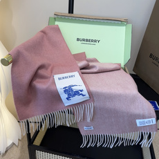 🆕 Burberry · 巴宝莉围巾❗️好看的要疯掉了,太有型太有魅力了❗️❗️非常斯文时尚的秋冬单品!真的很喜欢,非 🆕 Burberry · 巴宝莉围巾❗️好看的要疯掉了,太有型太有魅力了❗️❗️非常斯文时尚的秋冬单品!真的很喜欢,非