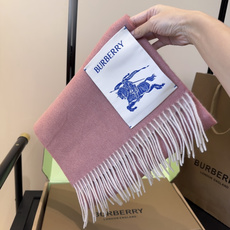 🆕 Burberry · 巴宝莉围巾❗️好看的要疯掉了,太有型太有魅力了❗️❗️非常斯文时尚的秋冬单品!真的很喜欢,非 🆕 Burberry · 巴宝莉围巾❗️好看的要疯掉了,太有型太有魅力了❗️❗️非常斯文时尚的秋冬单品!真的很喜欢,非