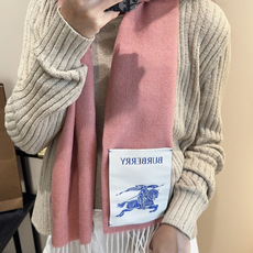 🆕 Burberry · 巴宝莉围巾❗️好看的要疯掉了,太有型太有魅力了❗️❗️非常斯文时尚的秋冬单品!真的很喜欢,非 🆕 Burberry · 巴宝莉围巾❗️好看的要疯掉了,太有型太有魅力了❗️❗️非常斯文时尚的秋冬单品!真的很喜欢,非