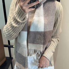 🆕 【▪️ 惊艳!披着围着都美的~让人过目不忘!!】巴宝莉这款出来的效果真的,一秒美晕!!太有设计感了,太美了太美了! 🆕 【▪️ 惊艳!披着围着都美的~让人过目不忘!!】巴宝莉这款出来的效果真的,一秒美晕!!太有设计感了,太美了太美了!