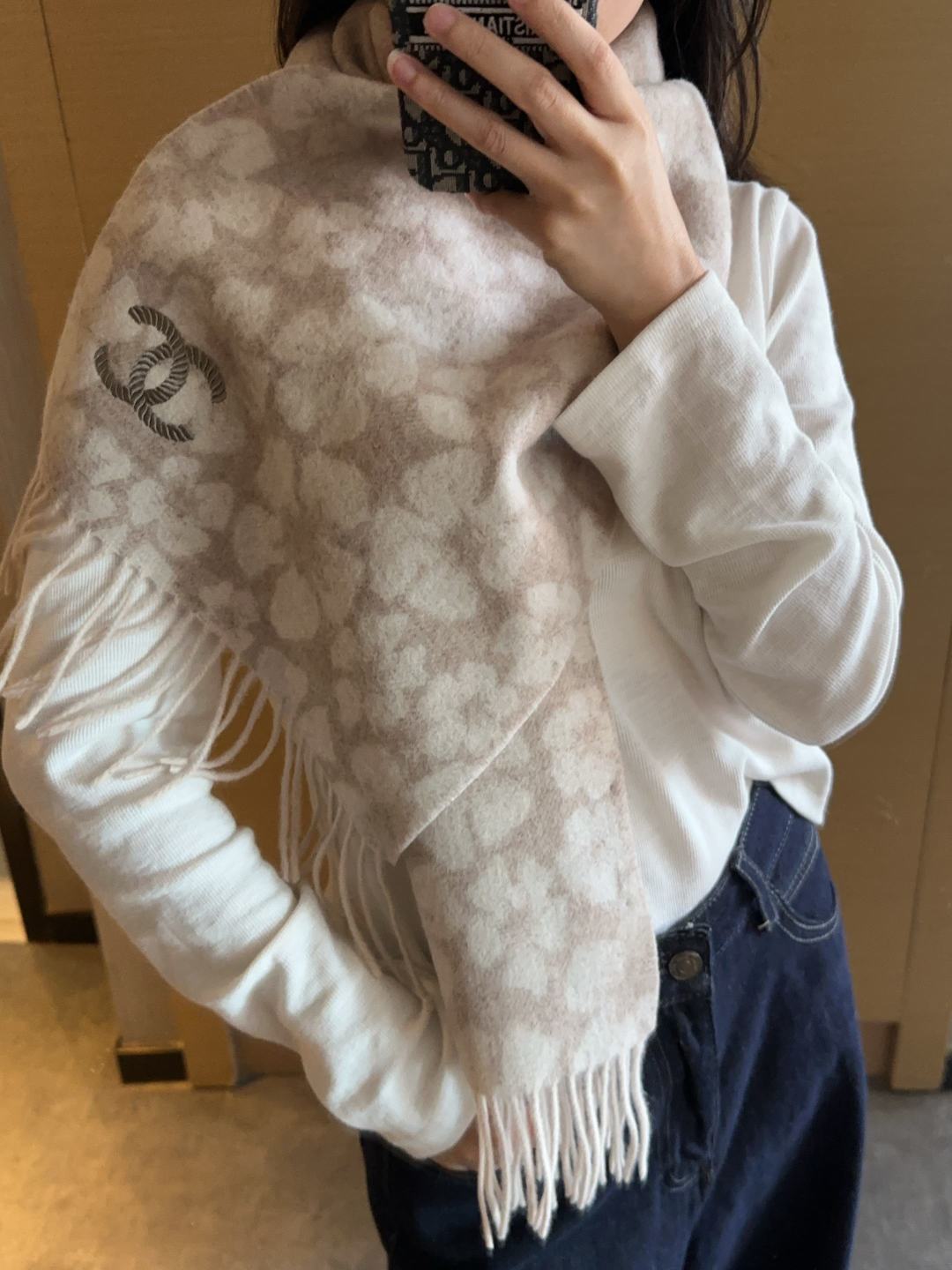 🆕  上新！2025秋冬香奈儿男女同款，同步，高端羊绒针织围巾！ 可正式，可随意，非常Classical的设计。这款织法