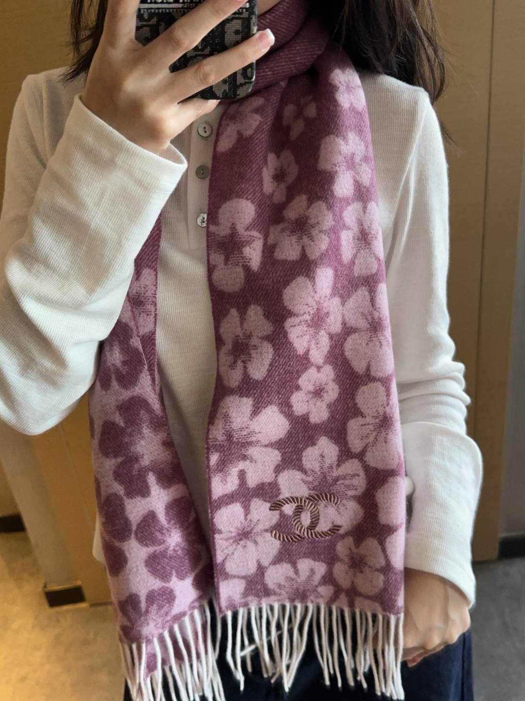 🆕  上新！2025秋冬香奈儿男女同款，同步，高端羊绒针织围巾！ 可正式，可随意，非常Classical的设计。这款织法