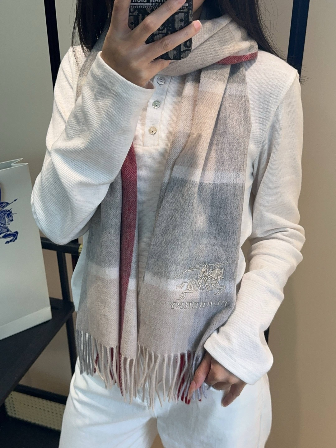 🆕  Burberry · 巴宝莉围巾❗️好看的要疯掉了，太有型太有魅力了❗️❗️非常斯文时尚的秋冬单品！真的很喜欢，非
