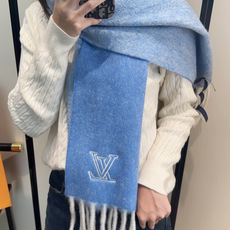 🆕 Lv超美新款马海毛围巾!超级推荐入手!】质感好货!主打的马海毛围巾~据说超难买哦!!打了好多次版!终于出货 最接 🆕 Lv超美新款马海毛围巾!超级推荐入手!】质感好货!主打的马海毛围巾~据说超难买哦!!打了好多次版!终于出货 最接