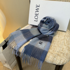 🆕 【▪Loewe · 罗意威难得一见的温柔配色,低调又不失优雅❗】重点推荐❗双面配色,一条围巾两种风格搭配,高级舒 🆕 【▪Loewe · 罗意威难得一见的温柔配色,低调又不失优雅❗】重点推荐❗双面配色,一条围巾两种风格搭配,高级舒