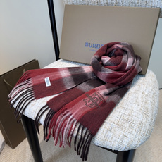 🆕 Burberry · 巴宝莉格子围巾❗️好看的要疯掉了,太有型太有魅力了❗️❗️非常斯文时尚的秋冬单品!真的很喜欢 🆕 Burberry · 巴宝莉格子围巾❗️好看的要疯掉了,太有型太有魅力了❗️❗️非常斯文时尚的秋冬单品!真的很喜欢