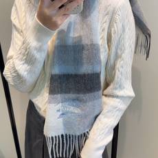 🆕 Burberry · 巴宝莉围巾❗️好看的要疯掉了,太有型太有魅力了❗️❗️非常斯文时尚的秋冬单品!真的很喜欢,非 🆕 Burberry · 巴宝莉围巾❗️好看的要疯掉了,太有型太有魅力了❗️❗️非常斯文时尚的秋冬单品!真的很喜欢,非