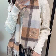 🆕 Burberry · 巴宝莉围巾❗️好看的要疯掉了,太有型太有魅力了❗️❗️非常斯文时尚的秋冬单品!真的很喜欢,非 🆕 Burberry · 巴宝莉围巾❗️好看的要疯掉了,太有型太有魅力了❗️❗️非常斯文时尚的秋冬单品!真的很喜欢,非
