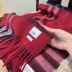 🆕 Burberry双面羊绒围巾!走量款,性超高!非常有格调的设计!180*30cm,羊绒混羊毛!是高雅艺术的魅力体现 🆕 Burberry双面羊绒围巾!走量款,性超高!非常有格调的设计!180*30cm,羊绒混羊毛!是高雅艺术的魅力体现