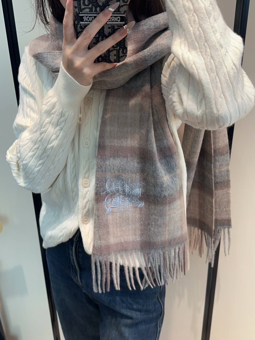 🆕  Burberry · 巴宝莉围巾❗️好看的要疯掉了，太有型太有魅力了❗️❗️非常斯文时尚的秋冬单品！真的很喜欢，非