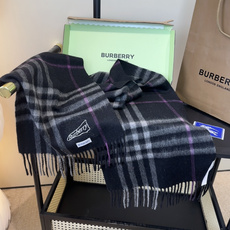 🆕 Burberry · 巴宝莉格子围巾❗️好看的要疯掉了,太有型太有魅力了❗️❗️非常斯文时尚的秋冬单品!真的很喜欢 🆕 Burberry · 巴宝莉格子围巾❗️好看的要疯掉了,太有型太有魅力了❗️❗️非常斯文时尚的秋冬单品!真的很喜欢