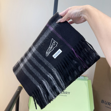 🆕 Burberry · 巴宝莉格子围巾❗️好看的要疯掉了,太有型太有魅力了❗️❗️非常斯文时尚的秋冬单品!真的很喜欢 🆕 Burberry · 巴宝莉格子围巾❗️好看的要疯掉了,太有型太有魅力了❗️❗️非常斯文时尚的秋冬单品!真的很喜欢