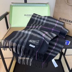 🆕 Burberry · 巴宝莉格子围巾❗️好看的要疯掉了,太有型太有魅力了❗️❗️非常斯文时尚的秋冬单品!真的很喜欢 🆕 Burberry · 巴宝莉格子围巾❗️好看的要疯掉了,太有型太有魅力了❗️❗️非常斯文时尚的秋冬单品!真的很喜欢
