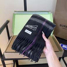 🆕 Burberry · 巴宝莉格子围巾❗️好看的要疯掉了,太有型太有魅力了❗️❗️非常斯文时尚的秋冬单品!真的很喜欢 🆕 Burberry · 巴宝莉格子围巾❗️好看的要疯掉了,太有型太有魅力了❗️❗️非常斯文时尚的秋冬单品!真的很喜欢