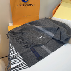 🆕 Lv围巾❗️好看的要疯掉了,太有型太有魅力了❗️❗️非常斯文时尚的秋冬单品!真的很喜欢,非常Classical的男 🆕 Lv围巾❗️好看的要疯掉了,太有型太有魅力了❗️❗️非常斯文时尚的秋冬单品!真的很喜欢,非常Classical的男