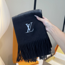 🆕 Lv围巾❗️好看的要疯掉了,太有型太有魅力了❗️❗️非常斯文时尚的秋冬单品!真的很喜欢,非常Classical的男 🆕 Lv围巾❗️好看的要疯掉了,太有型太有魅力了❗️❗️非常斯文时尚的秋冬单品!真的很喜欢,非常Classical的男