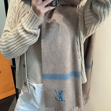 🆕 Lv围巾❗️好看的要疯掉了,太有型太有魅力了❗️❗️非常斯文时尚的秋冬单品!真的很喜欢,非常Classical的男 🆕 Lv围巾❗️好看的要疯掉了,太有型太有魅力了❗️❗️非常斯文时尚的秋冬单品!真的很喜欢,非常Classical的男