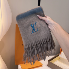 🆕 Lv围巾❗️好看的要疯掉了,太有型太有魅力了❗️❗️非常斯文时尚的秋冬单品!真的很喜欢,非常Classical的男 🆕 Lv围巾❗️好看的要疯掉了,太有型太有魅力了❗️❗️非常斯文时尚的秋冬单品!真的很喜欢,非常Classical的男