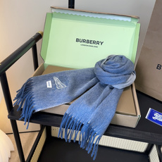 🆕 Burberry · 巴宝莉围巾❗️好看的要疯掉了,太有型太有魅力了❗️❗️非常斯文时尚的秋冬单品!真的很喜欢,非 🆕 Burberry · 巴宝莉围巾❗️好看的要疯掉了,太有型太有魅力了❗️❗️非常斯文时尚的秋冬单品!真的很喜欢,非