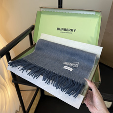 🆕 Burberry · 巴宝莉围巾❗️好看的要疯掉了,太有型太有魅力了❗️❗️非常斯文时尚的秋冬单品!真的很喜欢,非 🆕 Burberry · 巴宝莉围巾❗️好看的要疯掉了,太有型太有魅力了❗️❗️非常斯文时尚的秋冬单品!真的很喜欢,非