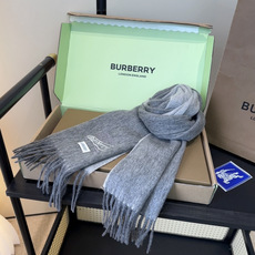 🆕 Burberry · 巴宝莉围巾❗️好看的要疯掉了,太有型太有魅力了❗️❗️非常斯文时尚的秋冬单品!真的很喜欢,非 🆕 Burberry · 巴宝莉围巾❗️好看的要疯掉了,太有型太有魅力了❗️❗️非常斯文时尚的秋冬单品!真的很喜欢,非