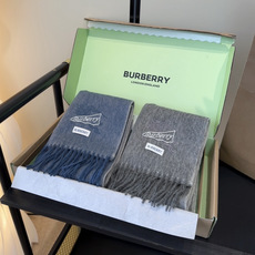 🆕 Burberry · 巴宝莉围巾❗️好看的要疯掉了,太有型太有魅力了❗️❗️非常斯文时尚的秋冬单品!真的很喜欢,非 🆕 Burberry · 巴宝莉围巾❗️好看的要疯掉了,太有型太有魅力了❗️❗️非常斯文时尚的秋冬单品!真的很喜欢,非