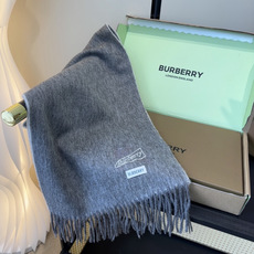 🆕 Burberry · 巴宝莉围巾❗️好看的要疯掉了,太有型太有魅力了❗️❗️非常斯文时尚的秋冬单品!真的很喜欢,非 🆕 Burberry · 巴宝莉围巾❗️好看的要疯掉了,太有型太有魅力了❗️❗️非常斯文时尚的秋冬单品!真的很喜欢,非