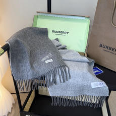 🆕 Burberry · 巴宝莉围巾❗️好看的要疯掉了,太有型太有魅力了❗️❗️非常斯文时尚的秋冬单品!真的很喜欢,非 🆕 Burberry · 巴宝莉围巾❗️好看的要疯掉了,太有型太有魅力了❗️❗️非常斯文时尚的秋冬单品!真的很喜欢,非