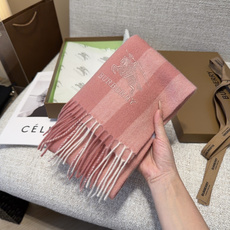 🆕 Burberry · 巴宝莉围巾❗️好看的要疯掉了,太有型太有魅力了❗️❗️非常斯文时尚的秋冬单品!真的很喜欢,非 🆕 Burberry · 巴宝莉围巾❗️好看的要疯掉了,太有型太有魅力了❗️❗️非常斯文时尚的秋冬单品!真的很喜欢,非