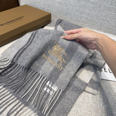 🆕 Burberry · 巴宝莉围巾❗️好看的要疯掉了,太有型太有魅力了❗️❗️非常斯文时尚的秋冬单品!真的很喜欢,非 🆕 Burberry · 巴宝莉围巾❗️好看的要疯掉了,太有型太有魅力了❗️❗️非常斯文时尚的秋冬单品!真的很喜欢,非